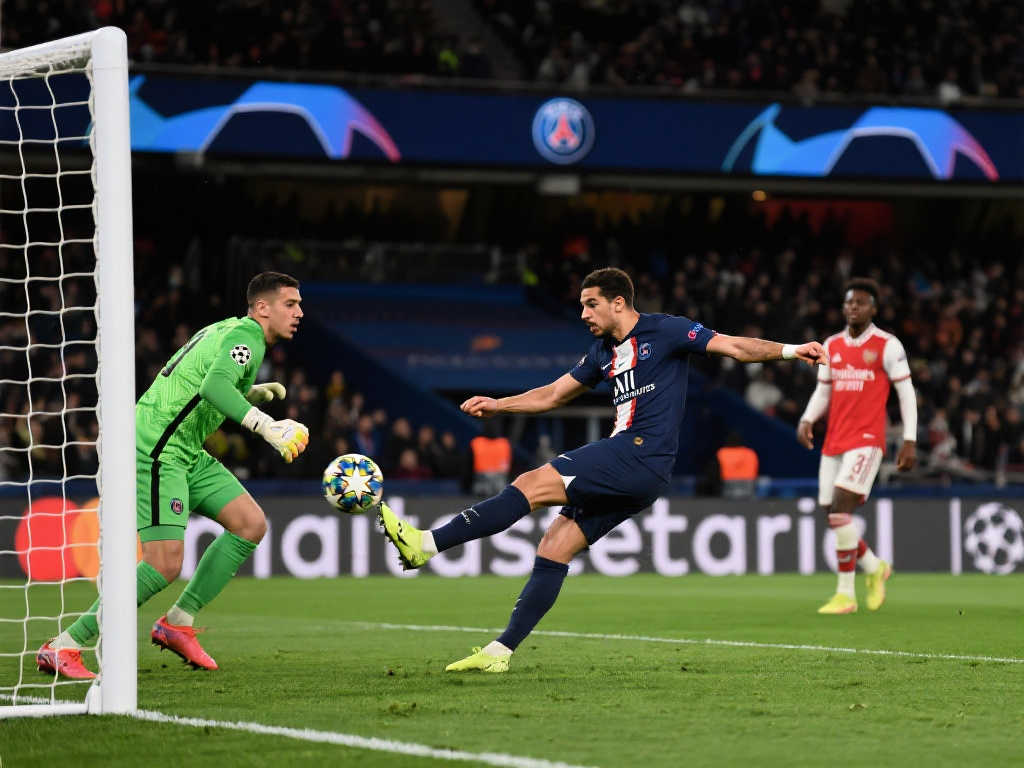 果断掏枪进 果断掏枪进