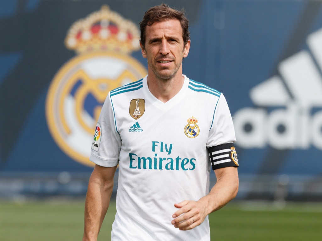 积极主动地 积极主动地